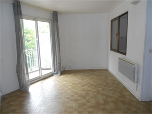 appartement à la location -   77000  VAUX-LE-PENIL, surface 36 m2 location appartement - APR716145